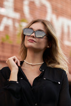 Load image into Gallery viewer, Retro - Black / Smoke