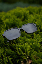 Load image into Gallery viewer, Retro - Black / Smoke