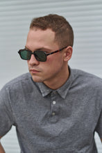 Load image into Gallery viewer, Retro - Tortoise / Light Smoke