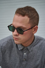 Load image into Gallery viewer, Retro - Tortoise / Light Smoke