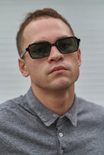 Load image into Gallery viewer, Retro - Tortoise / Light Smoke