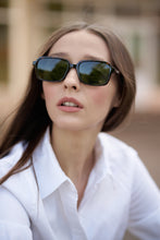 Load image into Gallery viewer, Retro - Tortoise / Light Smoke