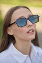 Load image into Gallery viewer, Retro - Tortoise / Light Smoke