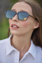 Load image into Gallery viewer, Retro - Tortoise / Light Smoke