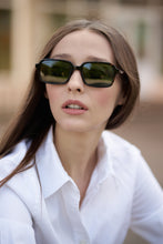 Load image into Gallery viewer, Retro - Tortoise / Light Smoke