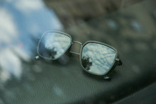 Load image into Gallery viewer, Spark - Black / Smoke