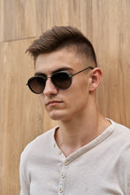 Load image into Gallery viewer, Sunray - Black / Fade Brown