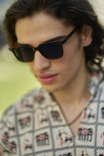 Load image into Gallery viewer, Teye - tortoise / Light Smoke