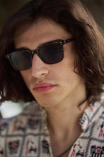 Load image into Gallery viewer, Teye - tortoise / Light Smoke