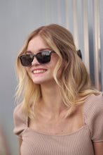 Load image into Gallery viewer, Teye - tortoise / Light Smoke