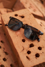 Load image into Gallery viewer, Teye - tortoise / Light Smoke