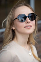 Load image into Gallery viewer, MAZE - Black / Smoke