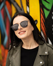 Load image into Gallery viewer, Visi - Black / Smoke