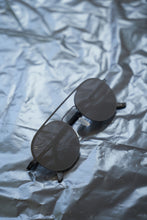 Load image into Gallery viewer, Corbin - Black / Smoke
