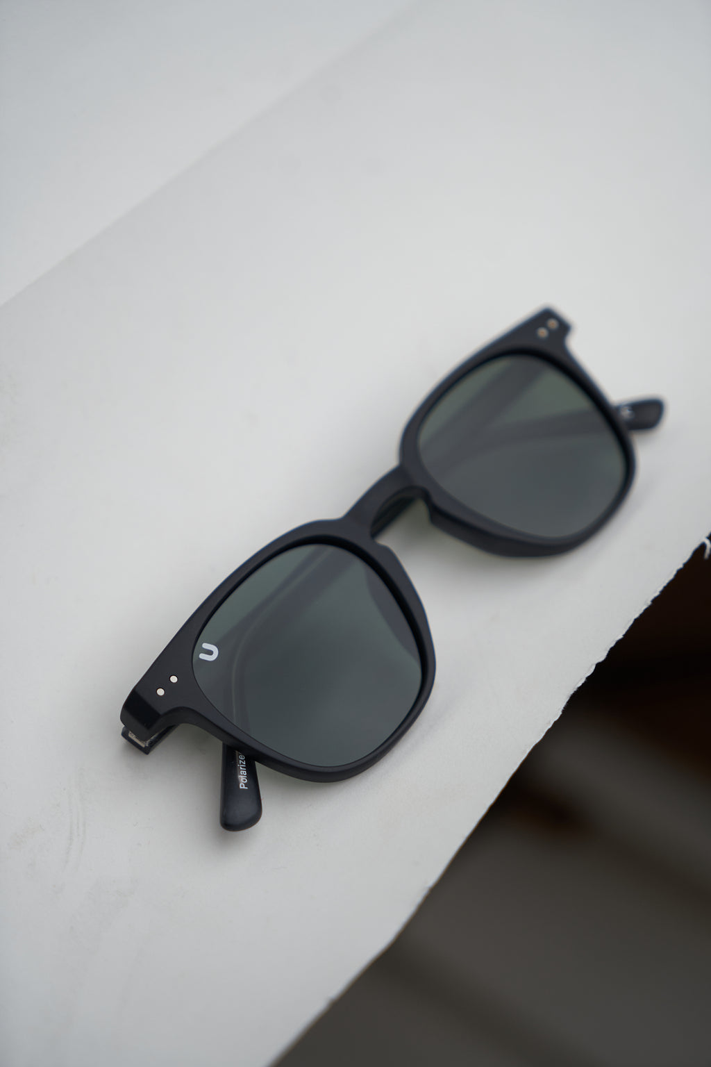 Cade - Black / Light Smoke