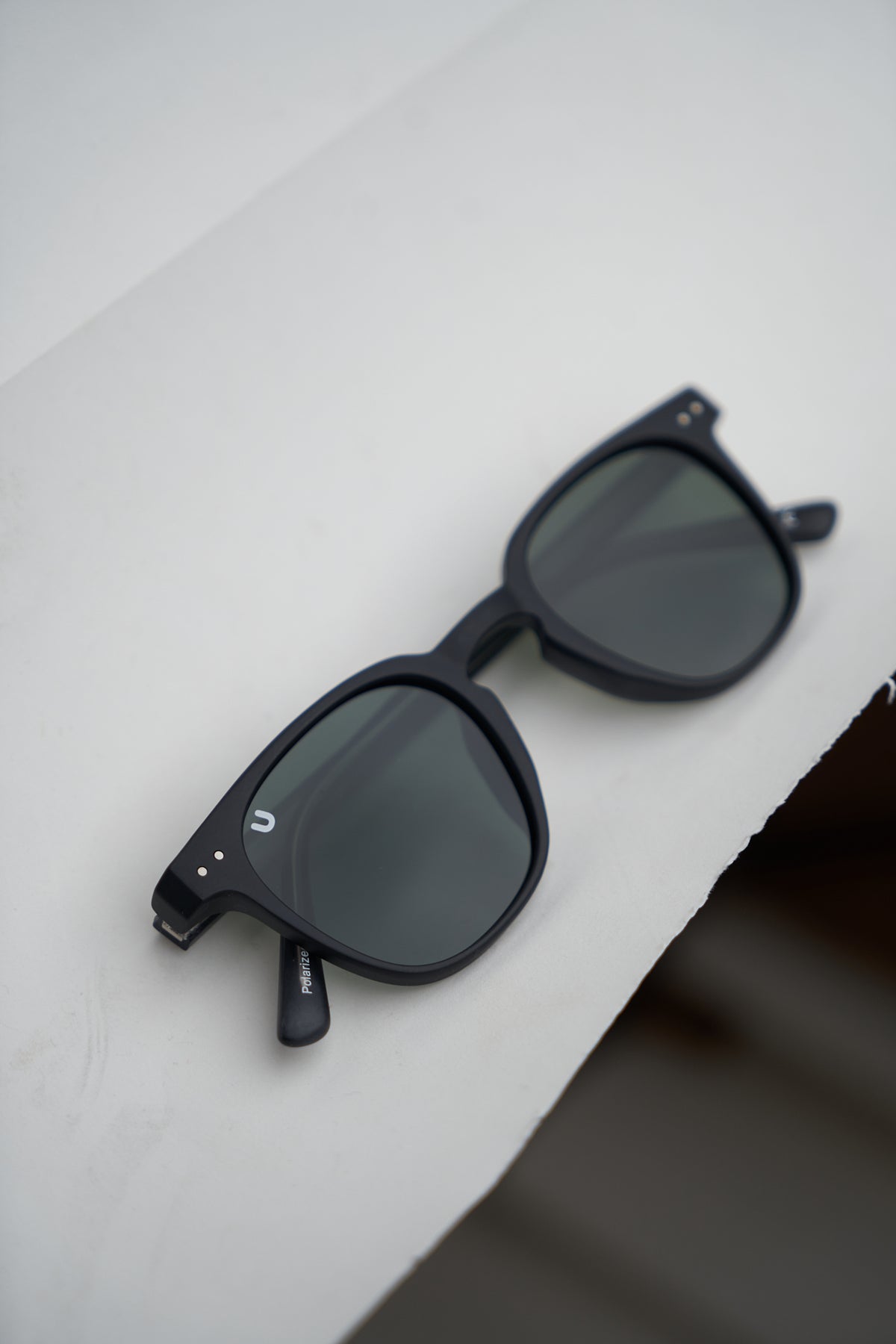 Cade - Black / Light Smoke