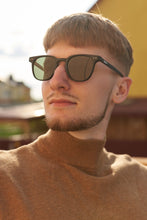 Load image into Gallery viewer, Cade - Black / Light Smoke
