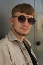 Load image into Gallery viewer, Corbin - Black / Smoke
