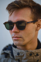 Load image into Gallery viewer, Ace - Tortoise / Light Smoke
