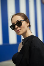 Load image into Gallery viewer, Colossal - Black / Smoke
