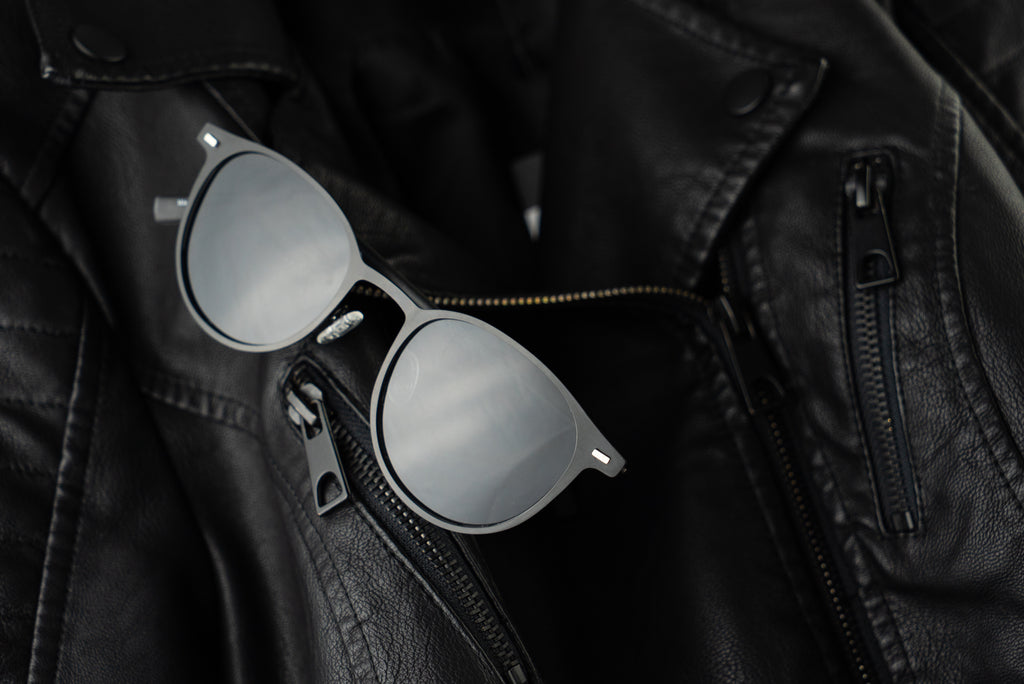 Flip - Black / Smoke