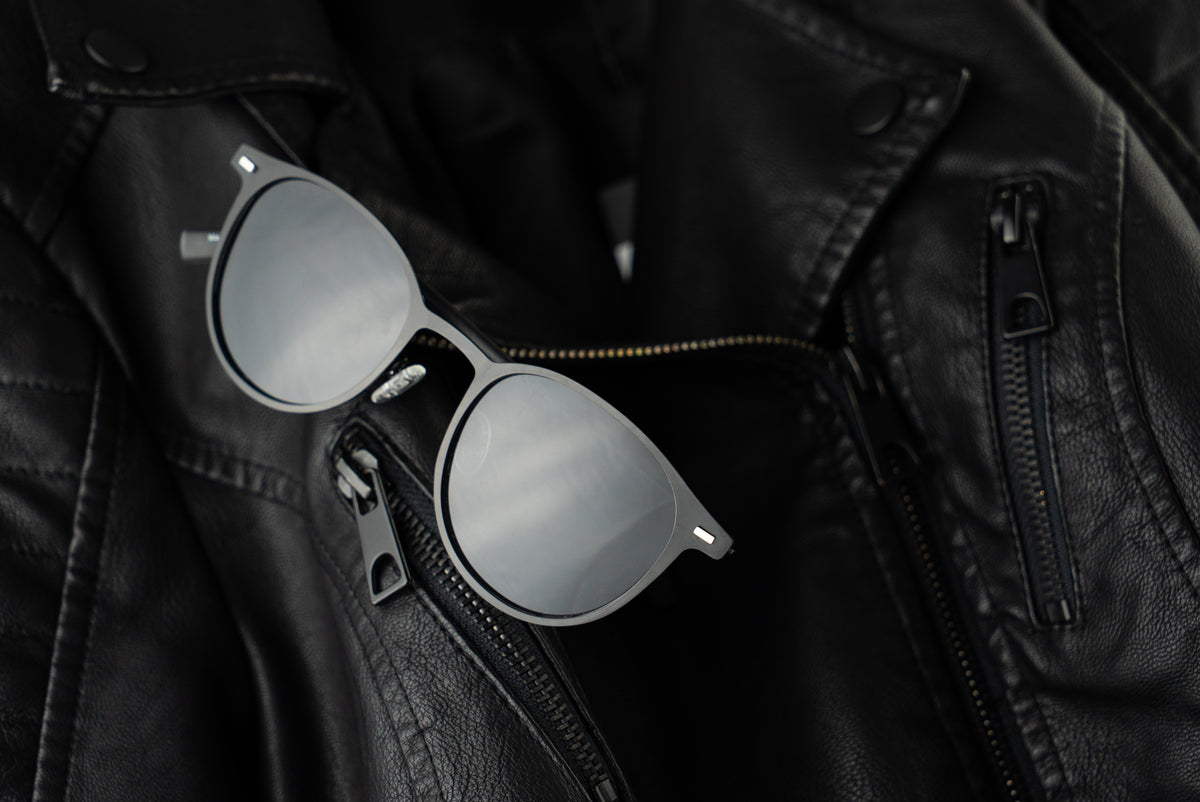 Flip - Black / Smoke