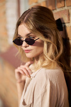 Load image into Gallery viewer, Hipster - Black / Smoke
