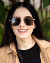 Load image into Gallery viewer, Iffy - Tortoise Gold / Light Smoke
