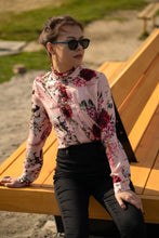 Load image into Gallery viewer, Osaka - Transparent Blue / Smoke
