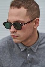 Load image into Gallery viewer, Retro - Tortoise / Light Smoke
