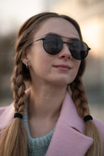 Load image into Gallery viewer, Showy - Black / Smoke
